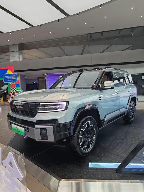 成都101比亚迪方程豹硬派越野的爆款，英菲尼迪35周年与你共成长